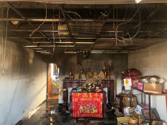 顶楼佛坛火警现场之二。（金门县消防局提供）