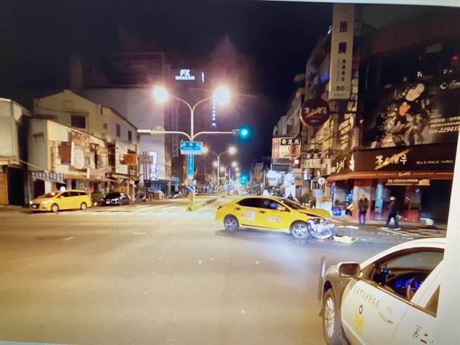 計程車左轉未禮讓直行機車，寒夜撞死台積電工程師騎士。（讀者提供／程炳璋台南傳真）