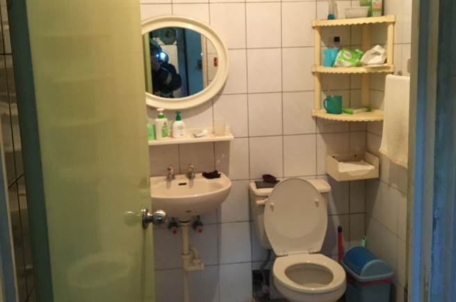 台中清水陈家六口凌晨轮流洗澡，疑因瓦斯热水器装在半开放式阳台，有4人陆续不适送医。（台中市消防局提供／王文吉台中传真）