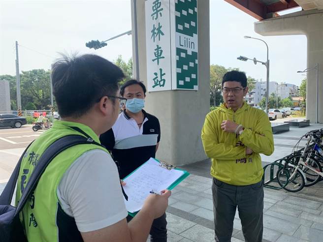 市议员周永鸿说，iBike 1.0系统与市府将採用的2.0系统无法相容，造成同区已有iBike站的地标和未来将设站的节点无法串联。（市议员周永鸿服务处提供）