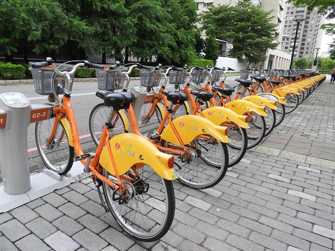 交通局指出，1.0系统有年限的限制，依审计规定车柱是5年、自行车是3年，待年限期满会全部替换成2.0。(陈世宗摄)