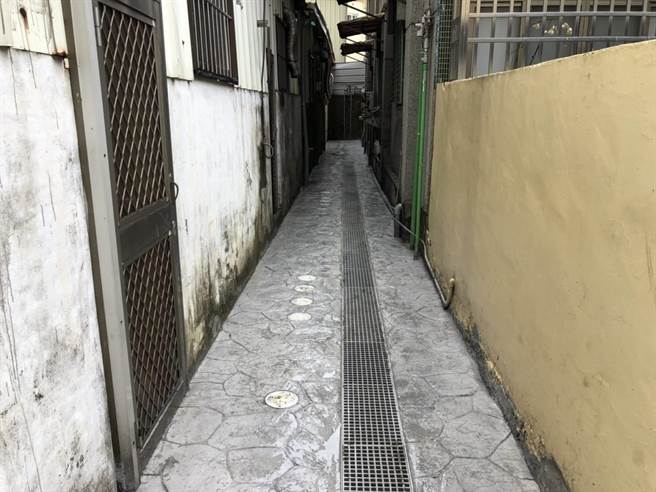 台中市丰原区丰南街109巷接管污水下水道后採用压花地坪进行美化，使巷道不再骯脏杂乱有臭味。（台中市水利局提供／王文吉台中传真）