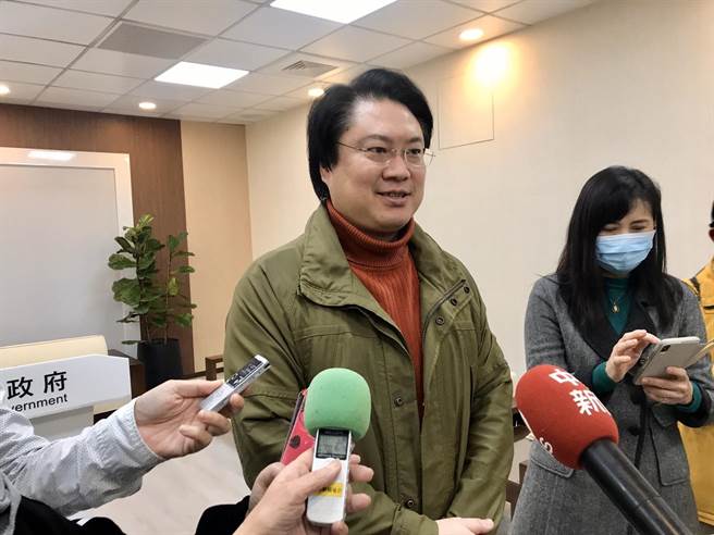 基隆市长林右昌表示，离选举还很久时间，大家都努力在市政上，在不同岗位上继续加油。（陈彩玲摄）