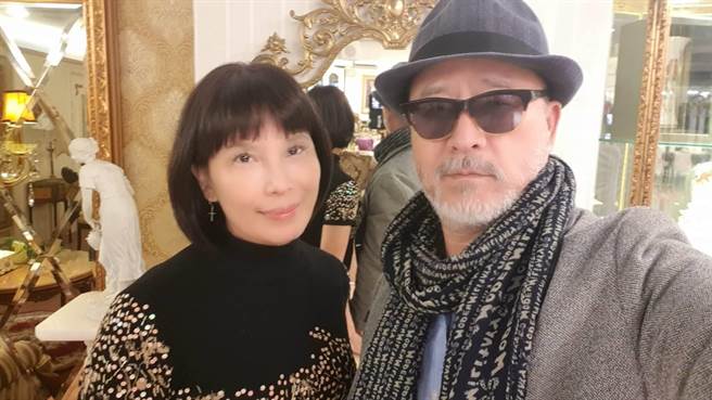 班铁翔（右）与老婆Celine一起与友人打造私厨餐厅。（班铁翔提供）