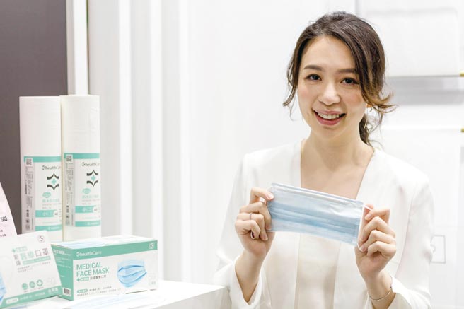 不织布大厂鉅玮强调，投入医疗口罩生产，从原料到成品，全都检验合格。图／业者提供