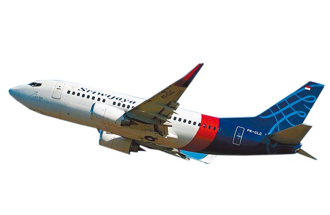 印尼三佛齐航空一架载有62人的波音737-500客机，9日在从印尼首都雅加达起飞后失事。（图为同型班机）（摘自flightradar24@Twitter）