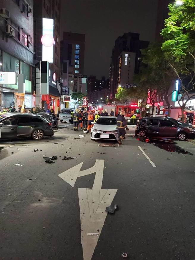 蘆洲車禍事故。（戴上容翻攝）