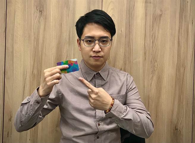 罗廷玮要求交通局儘速出面说明市民卡可能被盗用的预防方案，也要公开呼吁买卖市民卡有可能会触法，以杜绝这种歪风。（市议员罗廷玮服务处提供／陈世宗台中传真）