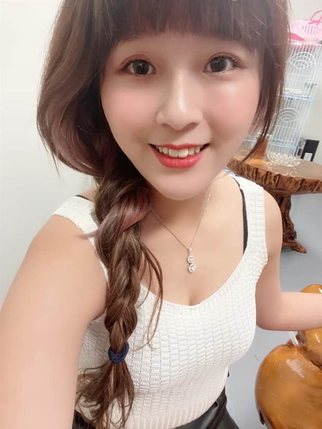 丢丢妹靠着直播赚翻。(图/翻摄自丢丢妹脸书)