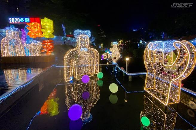 逗趣的泡澡巨人頭上還有毛巾裝飾，是遊客最喜歡合影的主燈。(圖／行遍天下提供)