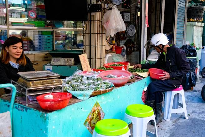 市场里的新鲜事，自选自组的槟榔摊陈列法让人觉得有趣。(图／行遍天下提供)