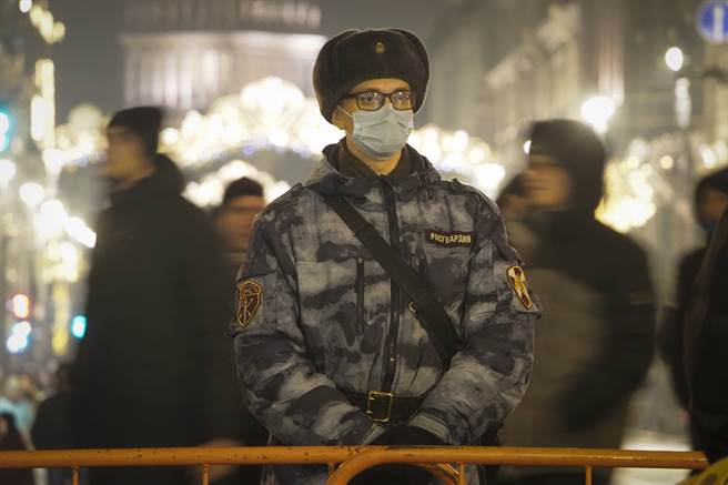 俄羅斯新聞社（RIA）今天引述俄國消費者健康監管機構負責人的說法報導，一名從英國返回國內的俄羅斯人感染2019 冠狀病毒疾病的變種病毒株，這是俄國首起類似病例。(圖/美聯社)