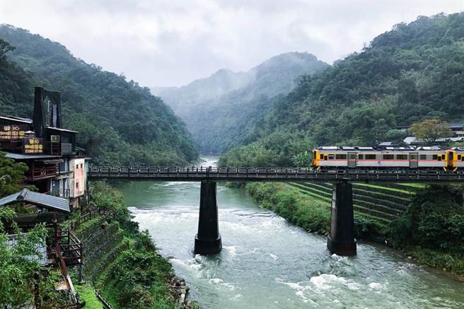 矿坑口吃无菜单料理火车过桥山景当配菜 生活 中时新闻网