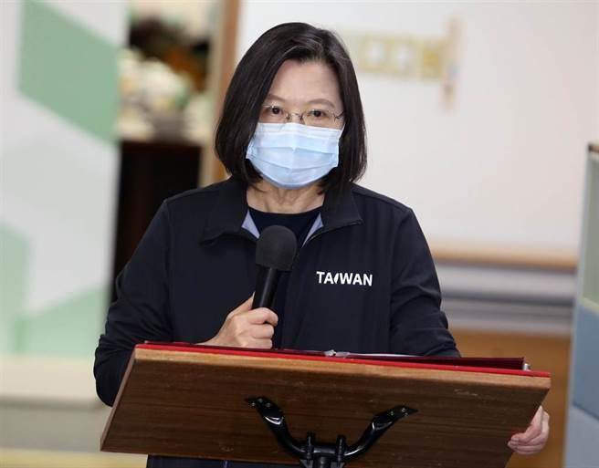 台灣又出現本土感染案例，蔡英文在臉書上呼籲民眾不要恐慌，相信指揮中心對疫情的控制。(中時資料照)