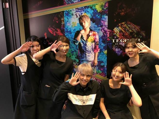 手越祐也是店內活招牌。（圖／翻攝自tegoshi官方推特）