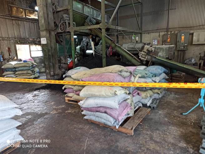 台南市永康区一家橡胶工厂11日中午12时半发生一起工安意外，一名20岁男性员工因遭机械卷入，不幸身亡。（读者提供／李宜杰台南传真）