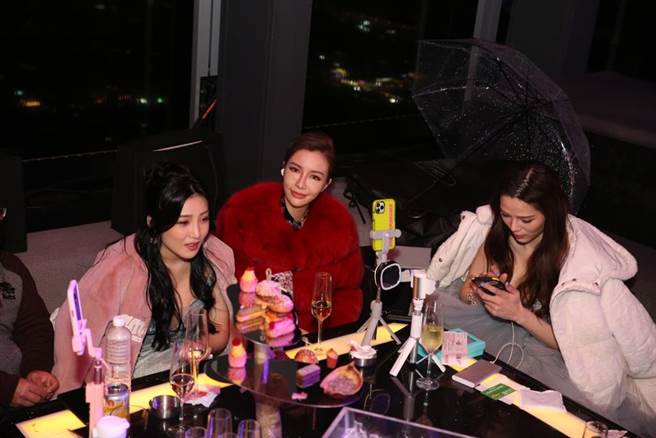 「直播大赏」百花争艳点亮寒冬里最美的夜（图／BEEMEN蜂报提供）