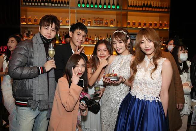 「直播大赏」百花争艳点亮寒冬里最美的夜（图／BEEMEN蜂报提供）