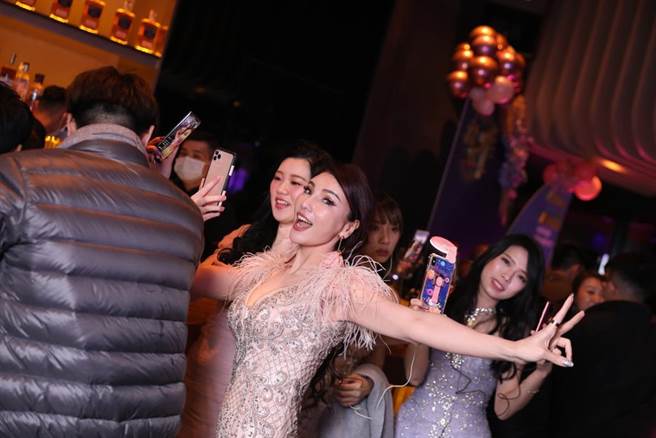 「直播大赏」百花争艳点亮寒冬里最美的夜（图／BEEMEN蜂报提供）