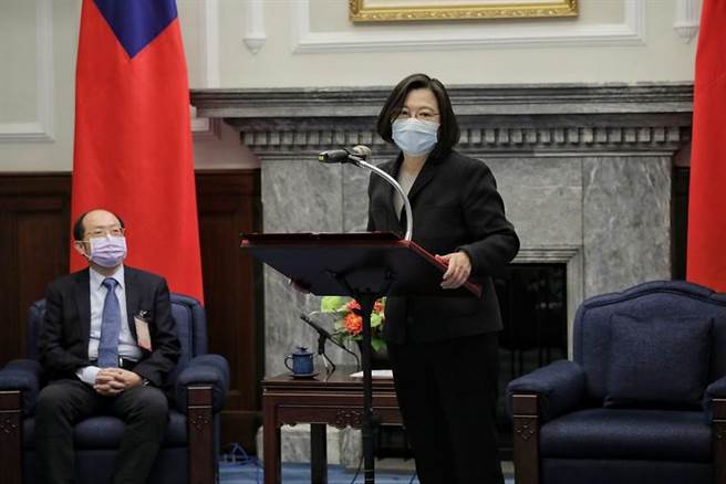 总统蔡英文接见「109年资讯月杰出资讯人才奖得奖者暨活动主办单位」。图／总统府提供