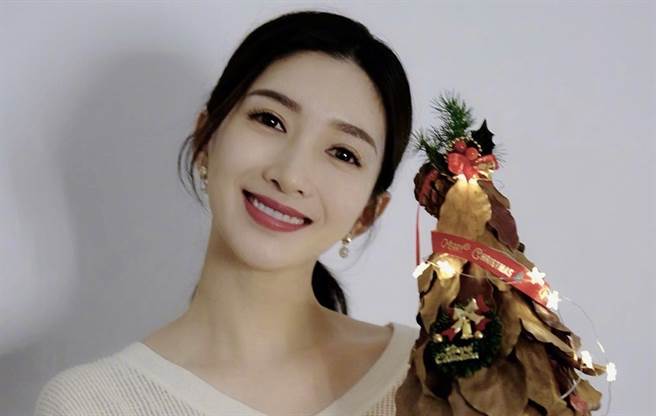 江疏影回應員工離職率高的烏龍。（圖／微博@江疏影）