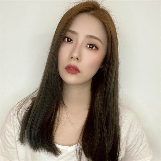 劉璇遭前東家宇朕國際求償違約金200萬元，台北地院判她勝訴免賠。（取自劉璇臉書）