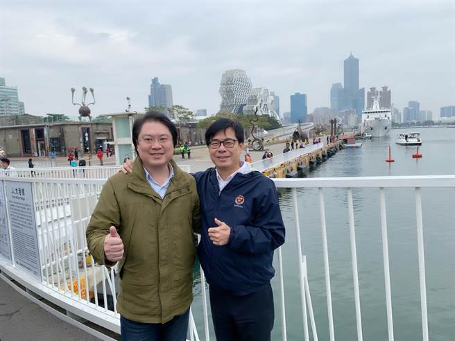 高雄市长陈其迈（右）与基隆市长林右昌（左）11日合体拚观光，共推高基双港漫游趣。（柯宗纬摄）