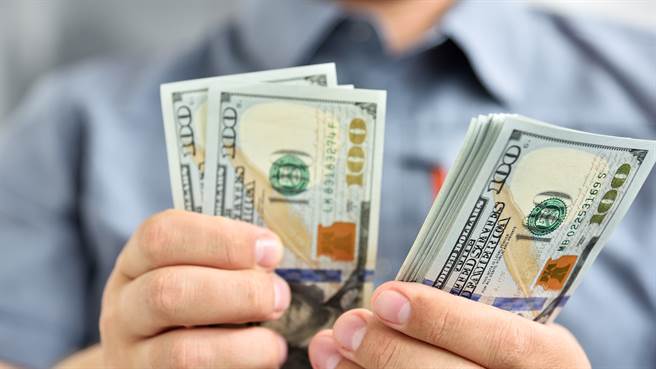 生肖属牛、蛇和猴的朋友，在1月底会受到财神爷保佑，一定要好好把握时机赚大钱！(示意图/达志影像)