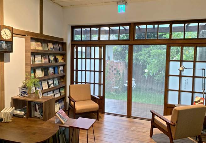 屏东胜利星村创意生活园区，有独立书屋、文创工作室、餐厅等。「永胜5号」为独立书屋，作家张晓风曾在此写作。（潘建志摄）