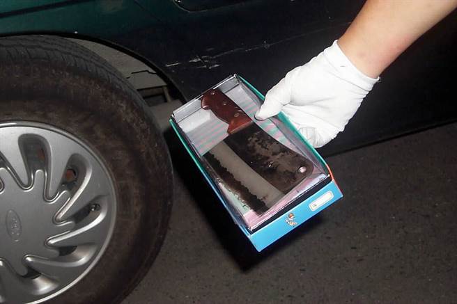 2001年间台南市发生杀人弃尸案件，警方在弃尸现场找到凶刀。（中时资料照）