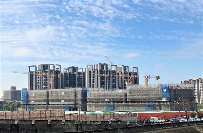 台中市去年全年房市交易总量逼近5万栋，由三大屯区包办前三名，以北屯区逾8000栋最多。（卢金足摄）