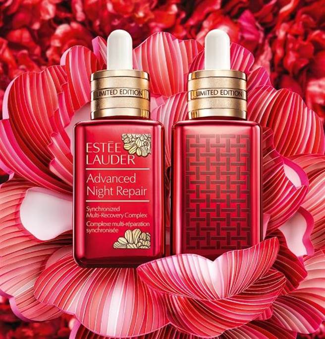 新光三越ESTEE LAUDER 2021新年花開富貴限量版－特潤超導全方位修護露，新品上架，50ml、3950元。（新光三越提供）