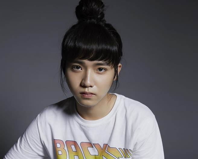 持修去年勇夺金曲新人奖，首度在台视《红白》献唱。（台视提供）