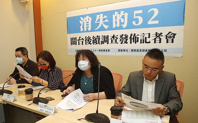 NCC左手擋了寰宇，右手斷了台數科，或許是要護航陳耀祥口中的華視。不過，華視連年虧損，付不出上架費，更不要期待系統業者支付授權金，有推薦落得跟沒推薦一樣。圖為財團法人二十一世紀基金會，在立法院舉行有關中天新聞台關台後續民調記者會。（本報資料照片）