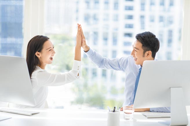 全球人寿副总郑中安建议，每个家庭不论人数多寡，岁末年终之际，不妨进行一次保单总体检。图为示意图。（全球人寿提供）