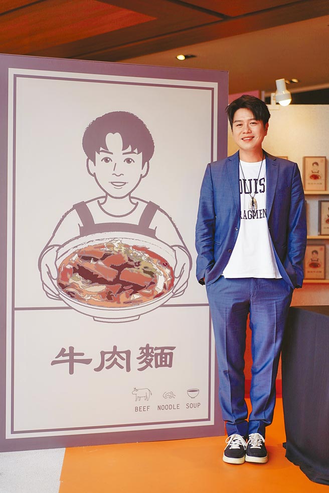 李易昨现身他创立品牌「李飨煮易」快闪概念店与粉丝互动。（李飨煮易提供）