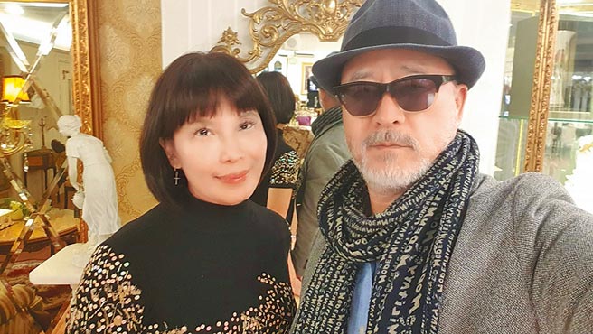 班铁翔（右）与老婆Celine一起与友人打造私厨餐厅。（班铁翔提供）