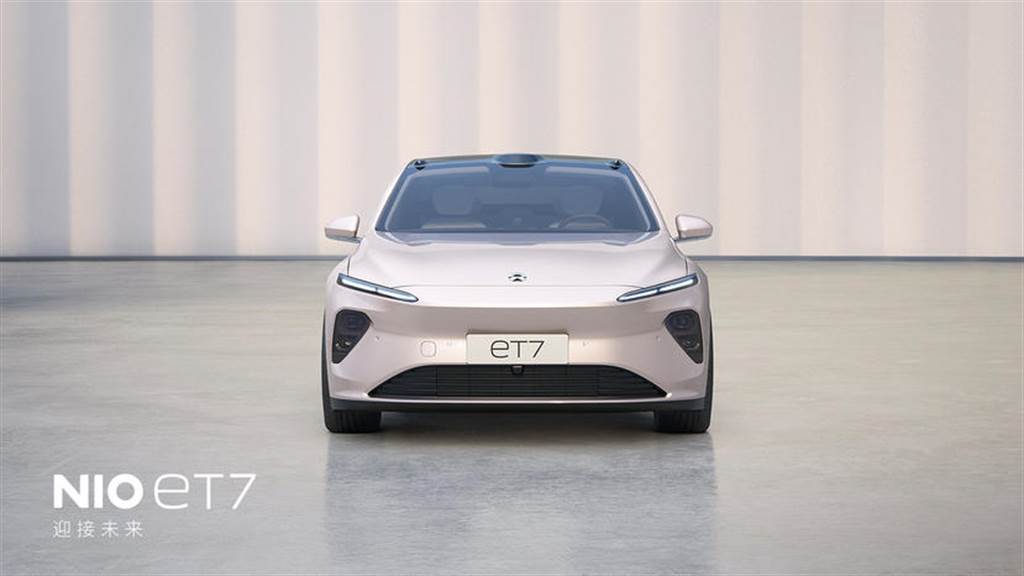 蔚来 ET7 霸气宣示Model Y 就值那个钱：特斯拉想做电动车界的福特，我们是宾士顶级车！