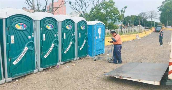 由于没有厂商来报价、投标，新北各区公所只好撤除区内流动厕所。（图／资料照片）