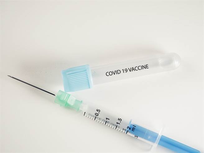 新冠疫苗藥物最新進展顯示，目前全球約有217種COVID-19疫苗實驗，其中154種、超過7成仍在動物實驗階段，僅有11種進入第3期臨床測試。(圖/常春月刊提供)