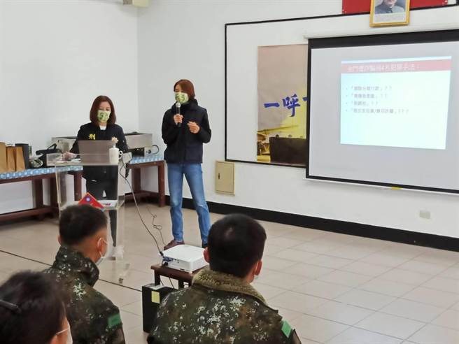 警方深入軍營，培訓反詐騙「種子教官」，希望有效降低詐騙案件的發生率。（警方提供）