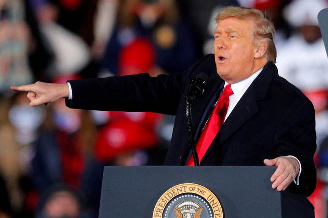 目空一切，我行我素4年之久的川普總統在下台前夕陷入萬夫所指，眾叛親離的絕境。（路透）