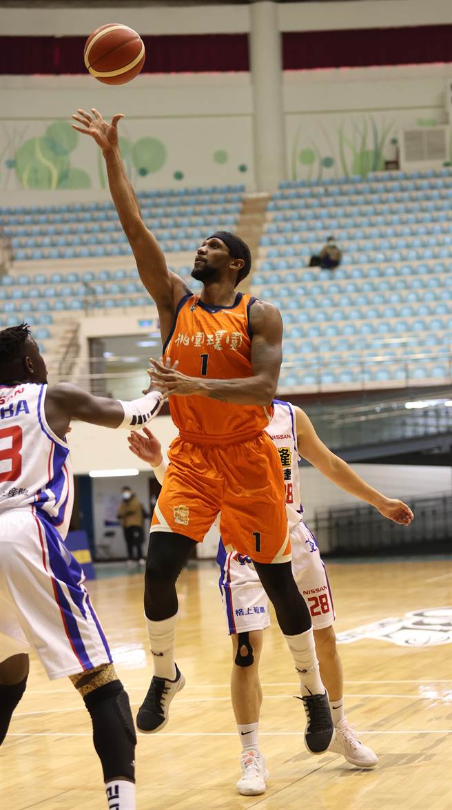 SBL璞园上周三连战摘两胜，洋将乔丹与裕隆之战狂抓29篮板，获选单周最佳球员殊荣。(中华篮协提供)