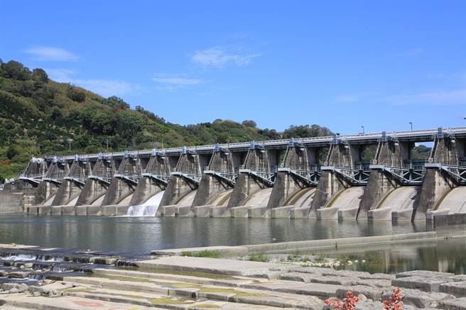 台中市石冈水坝担任大台中地区民生用水重责，市府以「开源、节流、调配」为原则因应严峻水情状况。（卢金足摄）