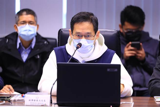 台中市经发局长张峯源今日在市政会议进行「台中市旱灾灾害应变措施专案报告」。（卢金足摄）