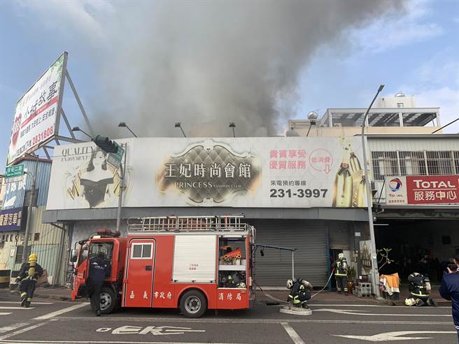 目前火勢已獲得控制，初步了解無人傷亡。（呂妍庭翻攝）
