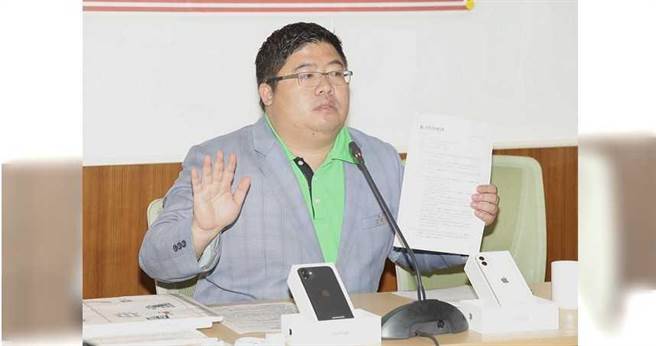 立委蔡易余跨党派支持蒋万安推动转型正义。（图／记者焦正德摄）