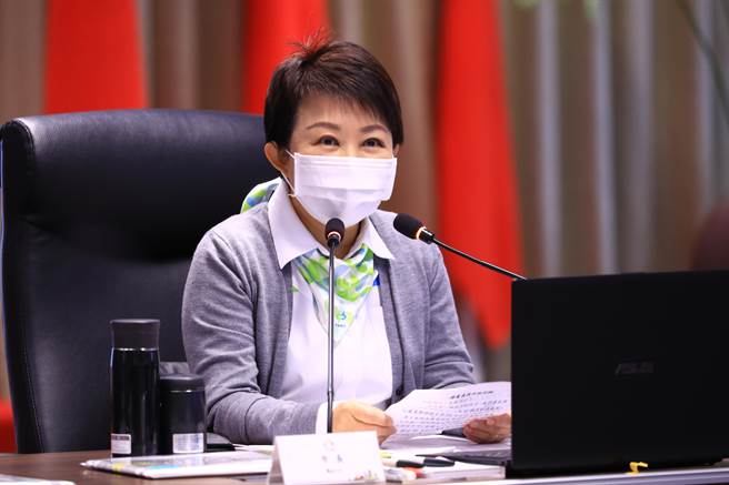 台中市长卢秀燕在市政会议感谢市府同仁及市民努力，让环保日渐进步，获得佳绩。（卢金足摄）