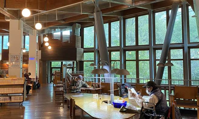 簡秀枝》北投風情 綠建築下的閱讀文化。圖／簡秀枝提供