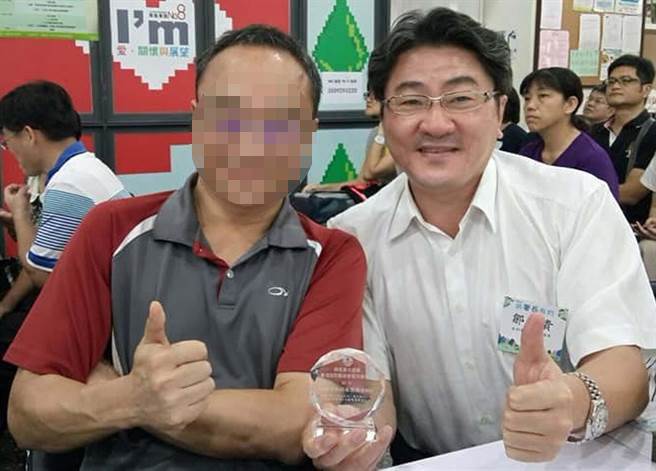 水利署南水局副局长邹汉贵（右）4年多前在高雄开车撞伤何姓大学生，高雄地院判赔1千万余元，另也要赔偿何男爸妈150万元，全案可上诉。（本报资料照／袁庭尧高雄传真）